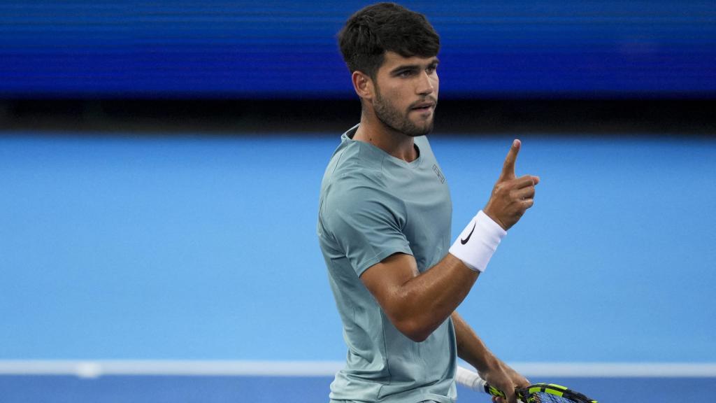 Alcaraz celebra un punto contra Zverev en el Masters 1.000 de Cincinnati.