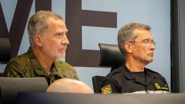 El rey Felipe VI se traslada este domingo a la sede de la UME en Torrejón de Ardoz, en Madrid.