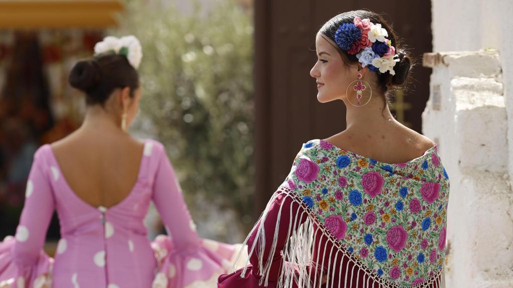 Fotos de mujeres vestidas para la Feria de Málaga.