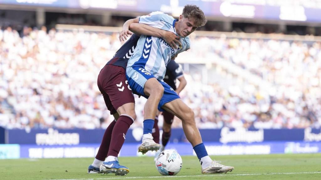 Apuntes sobre el debut liguero del Málaga CF: la baja de Luismi y la pólvora de Adrián Niño