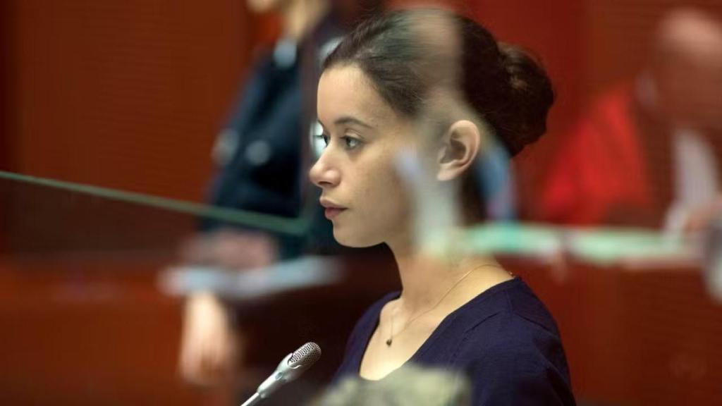 Fotograma de la película 'La chica del brazalete'.