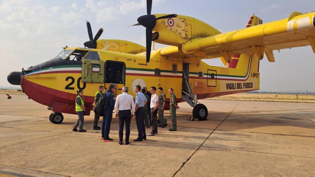 Canadair italiano integrado en la lucha contra los incendios en España