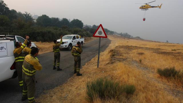 Cuadrillas desplazadas a San Cristóbal de Valdueza (León), para el incendio que afecta a varias pedanías de Ponferrada