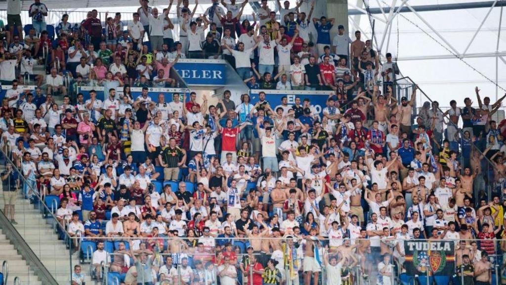 Afición zaragocista en el Reale Arena.