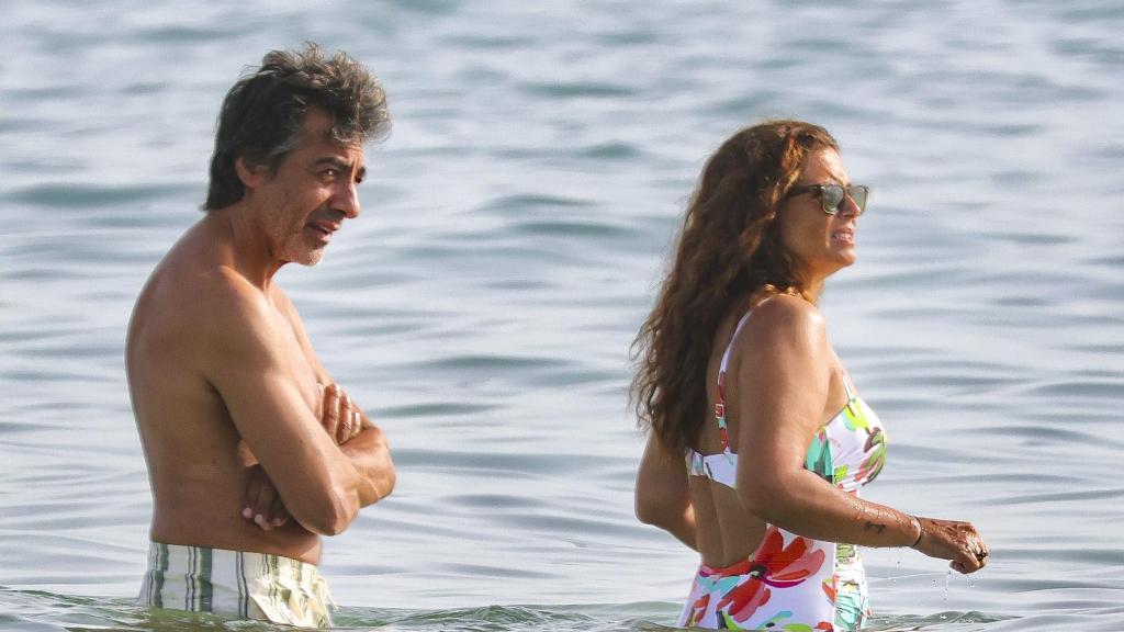 Juan del Val y Nuria Roca, en Marbella en verano de 2025.