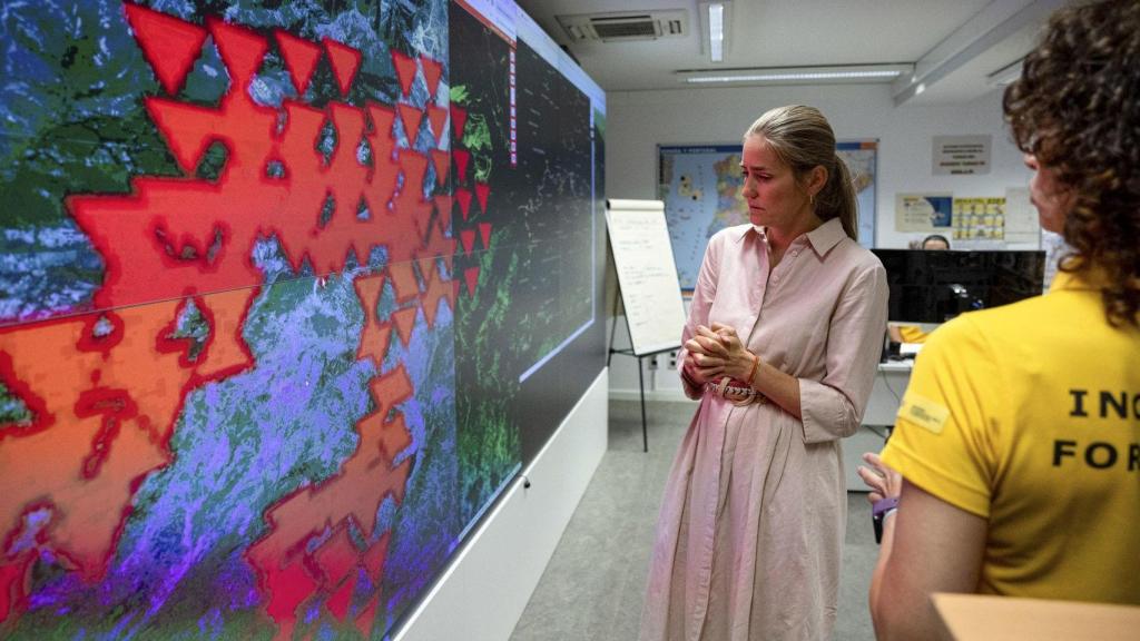 La ministra para la Transición Ecológica y el Reto Demográfico, Sara Aagesen en el Centro de Coordinación de la Información Nacional sobre Incendios Forestales (CCINIF),