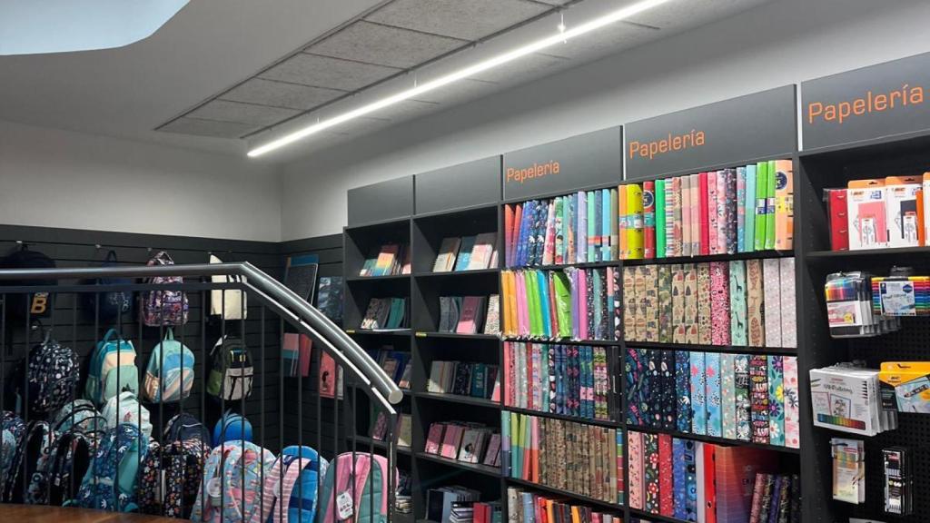 Material escolar en la Librería General de Plaza Aragón.