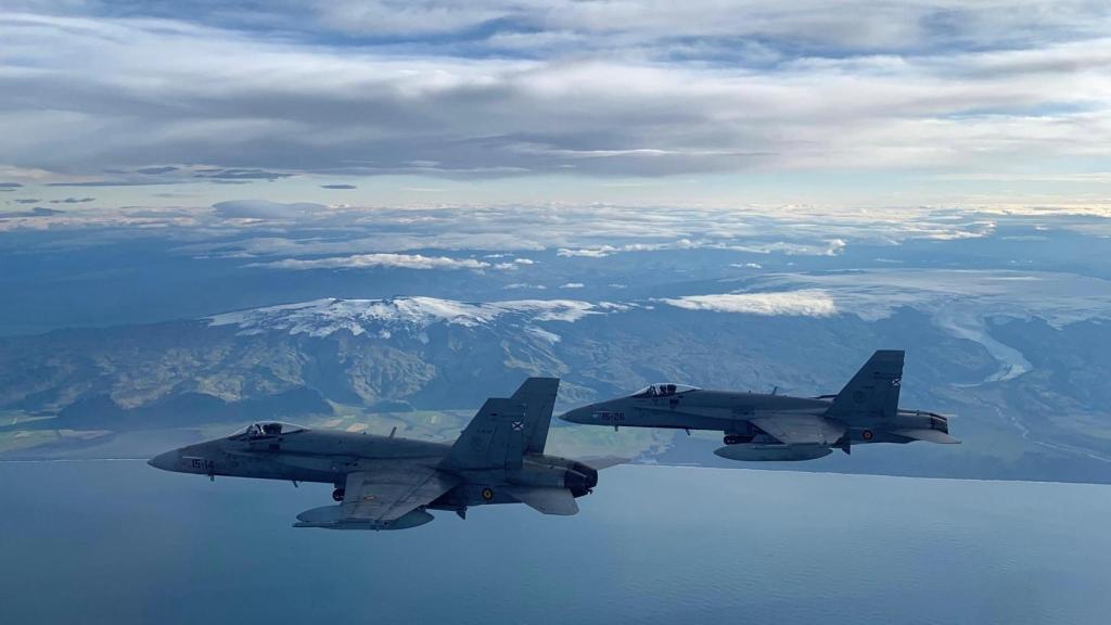 Dos F-18 del Ejército del Aire español volando en Islandia