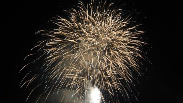 Imagen de archivo de fuegos artificiales.