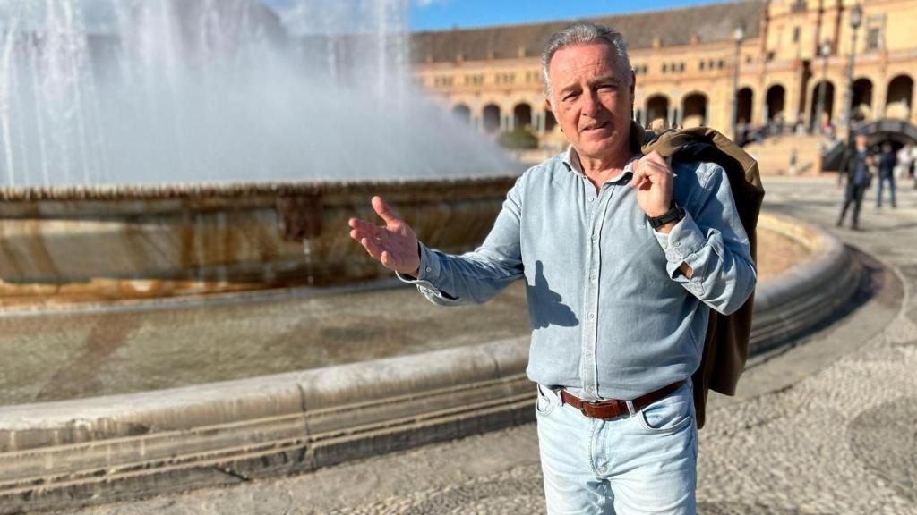 José Manuel Soto en la plaza de España de Sevilla.