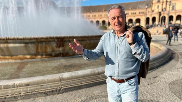 José Manuel Soto en la plaza de España de Sevilla.