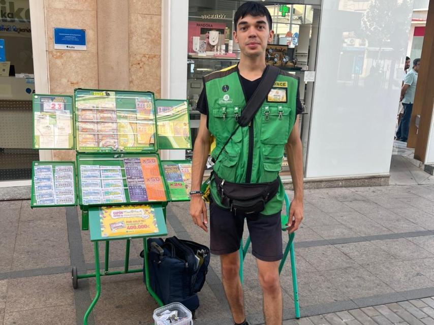 Miguel Vigara, vendedor de la ONCE en las localidades ciudadrealeñas de Alcázar de San Juan y Campo de Criptana.
