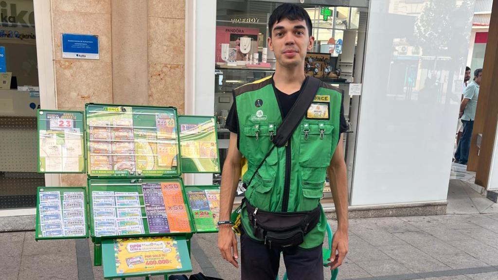 Miguel Vigara, vendedor de la ONCE en las localidades ciudadrealeñas de Alcázar de San Juan y Campo de Criptana.