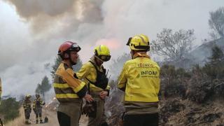 Sartaguda (a la derecha), durante las labores de extinción en León.