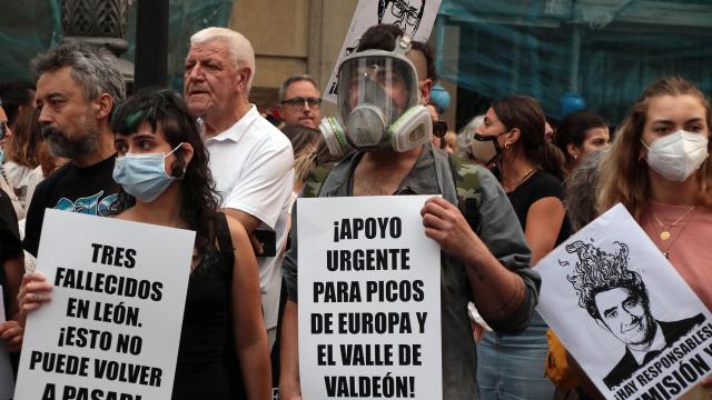 Un millar de leoneses se concentra para exigir el nivel 3 de emergencia