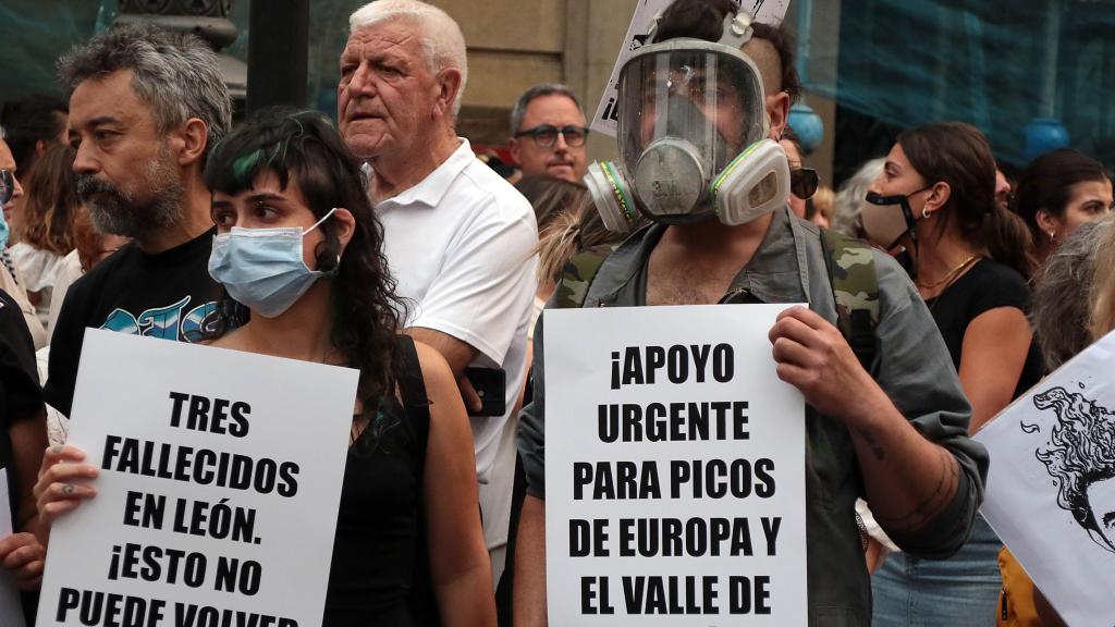 Un millar de leoneses se concentra para exigir el nivel 3 de emergencia