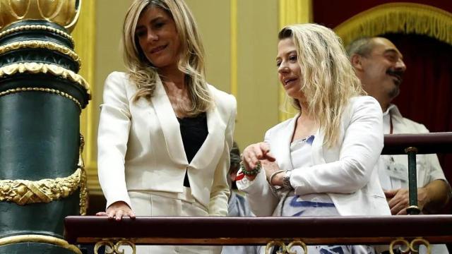 Begoña Gómez y Cristina Álvarez, en el Congreso.