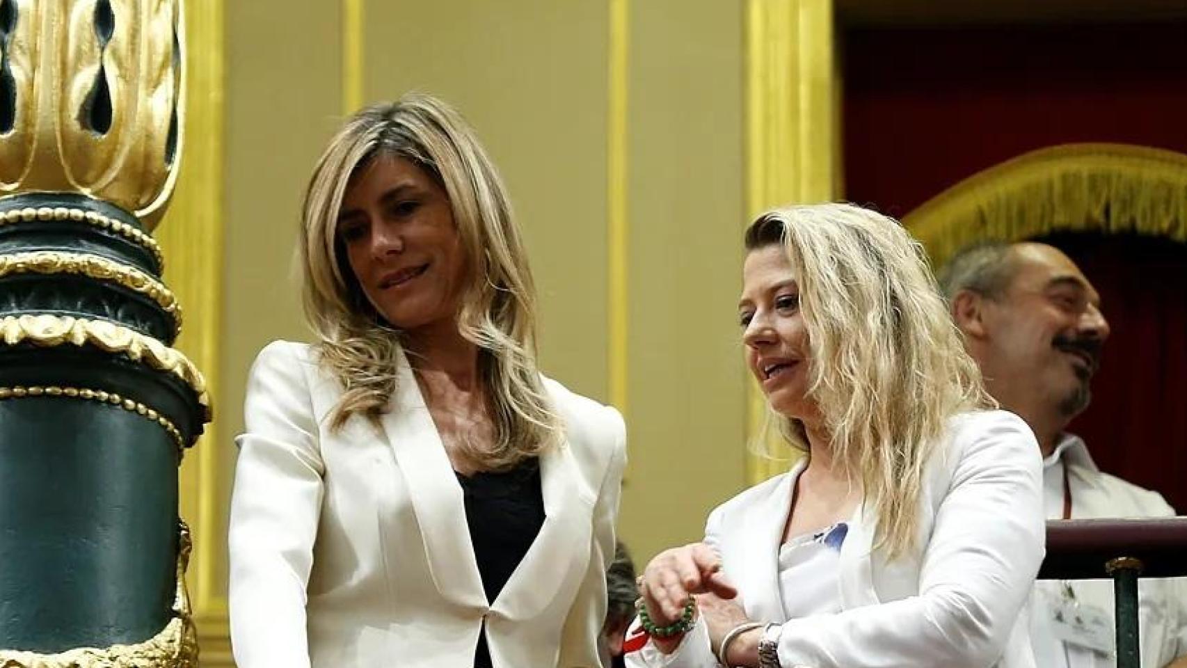 Begoña Gómez y Cristina Álvarez, en el Congreso.