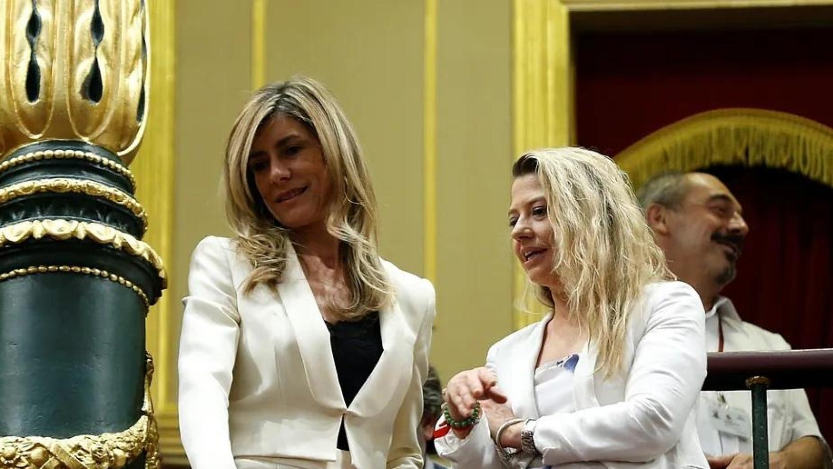 Begoña Gómez y Cristina Álvarez, en el Congreso.