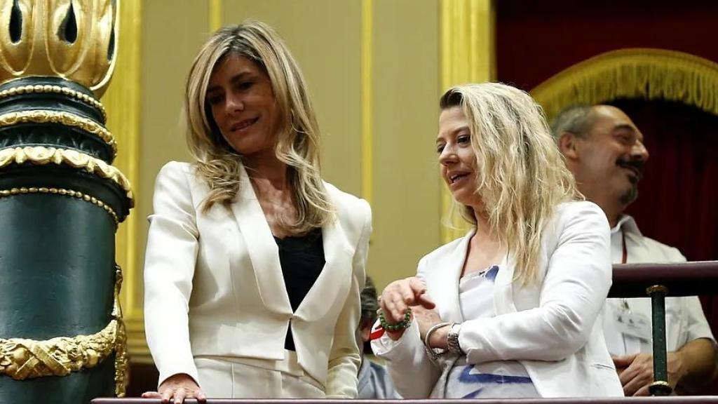 Begoña Gómez y Cristina Álvarez, en el Congreso.