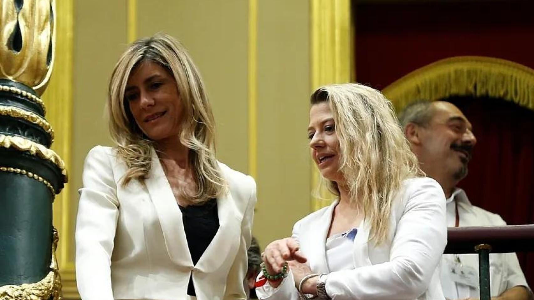 Begoña Gómez y Cristina Álvarez, en el Congreso.