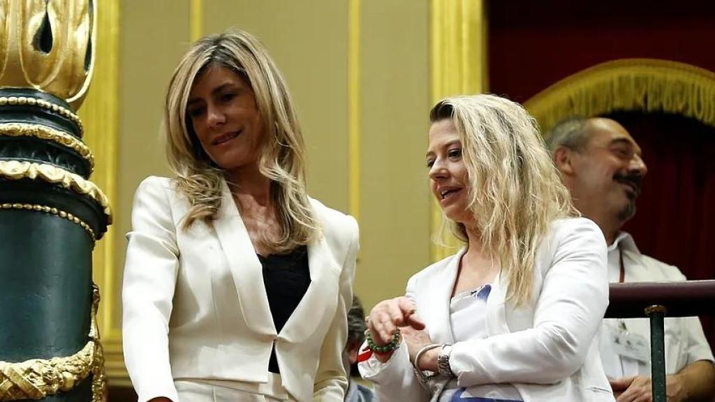 Begoña Gómez y Cristina Álvarez, en el Congreso.