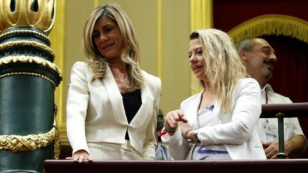 Begoña Gómez (i) y Cristina Álvarez (d), en el Congreso.