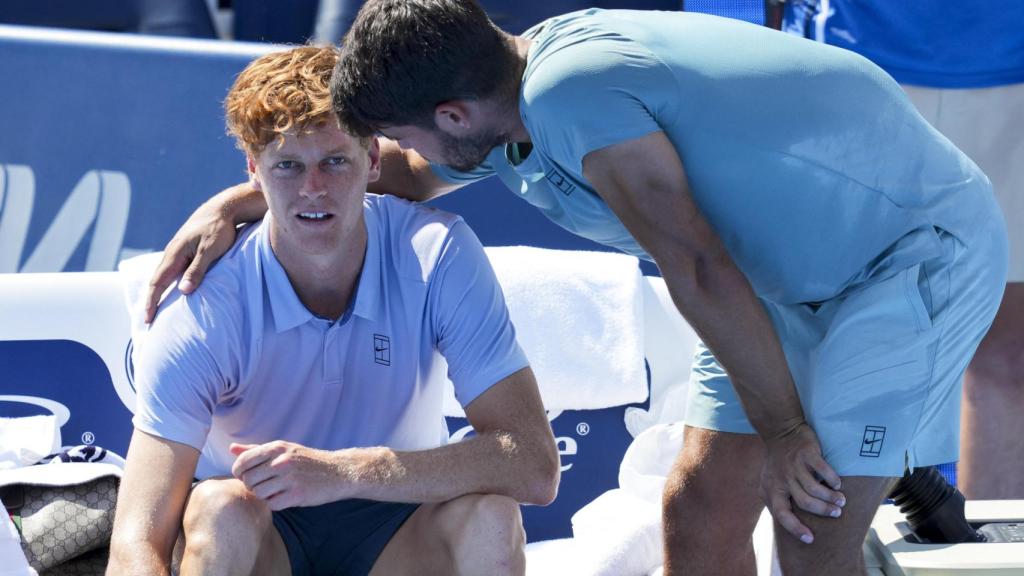 Alcaraz anima a Sinner tras la retirada en la final del Masters 1.000 de Cincinnati.