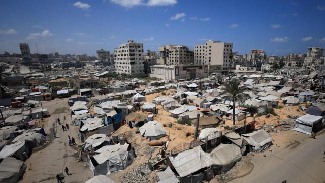 Un campamento de palestinos desplazados por la ofensiva israelí en el sur de Gaza.