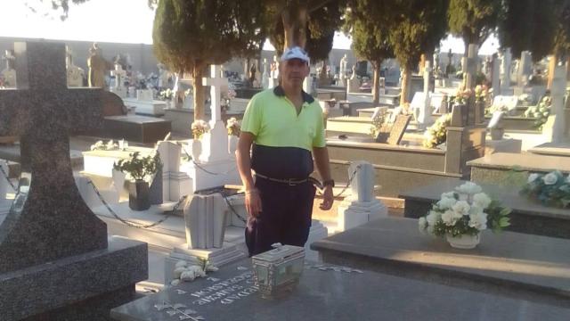 El enterrador del Ayuntamiento de Daimiel (Ciudad Real), Jesús Sánchez.