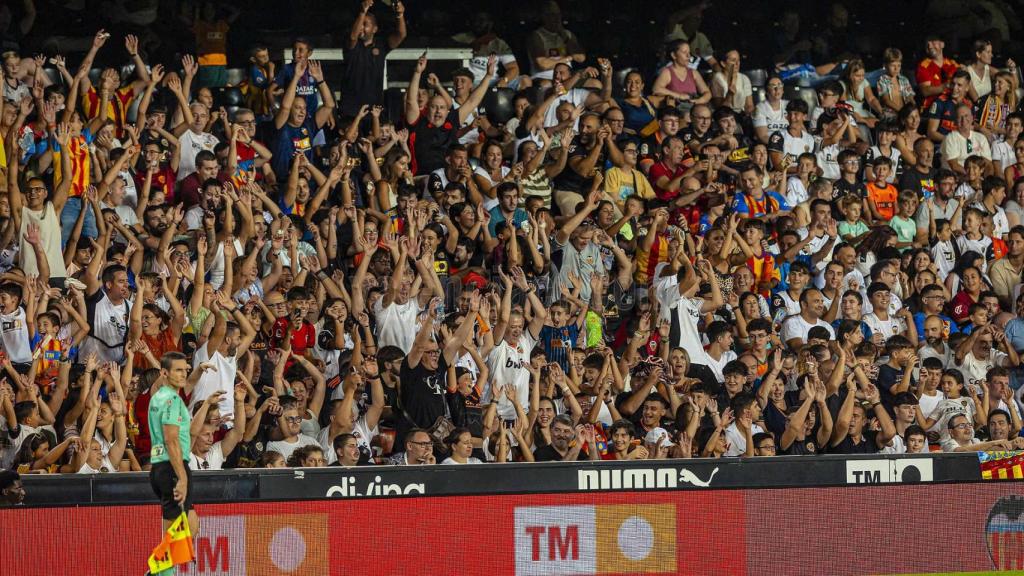 Aficionados del Valencia CF durante un partido.