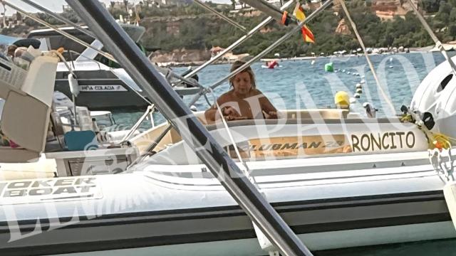 Terelu Campos, este pasado lunes, día 18, a bordo del barco del que disfrutó con unos amigos en Alicante.