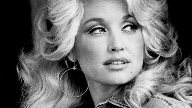 Dolly Parton en 1977. Foto: Wikimedia Commons