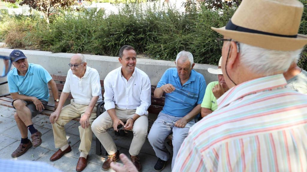 El alcalde de Toledo, durante su visita a las obras del edificio.