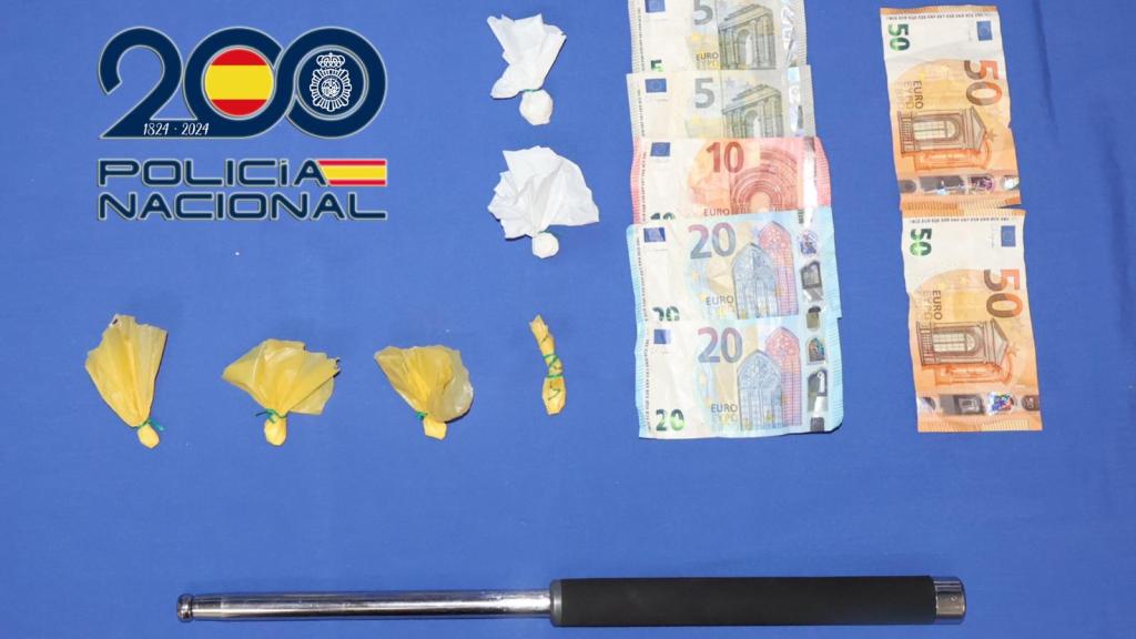 Material intervenido a un portero de discoteca en Salamanca