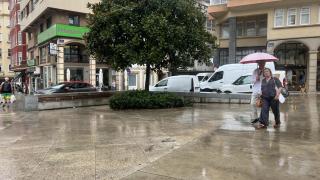 Imagen de A Coruña bajo la lluvia este mediodía.