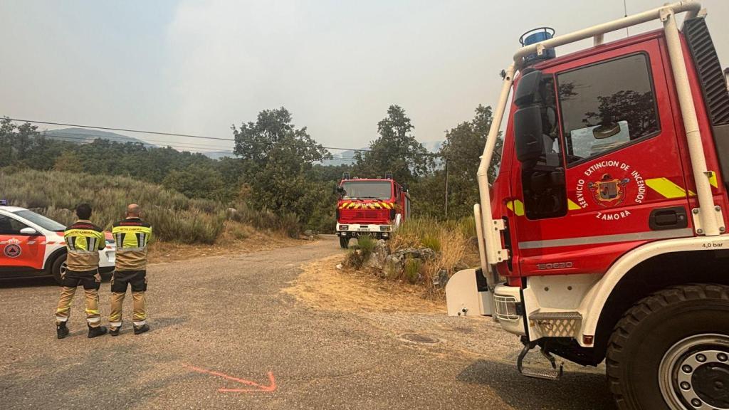 Bomberos del Ayuntamiento de Zamora trabajando en Vigo de Sanabria