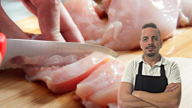 Montaje del carnicero Mariano y un corte de pechuga de pollo.