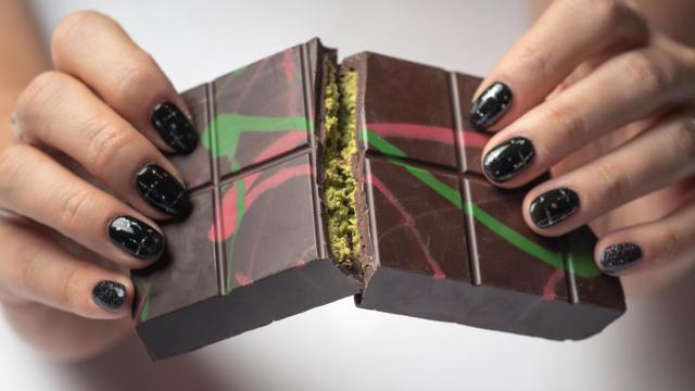 Una tableta de chocolate Dubái.