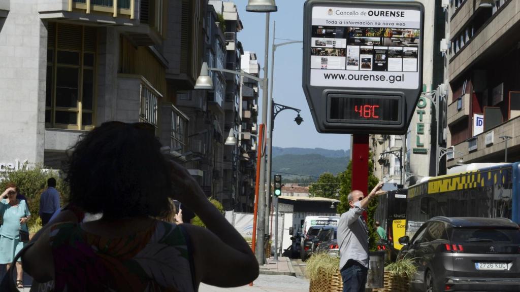 Termómetro en el parque de San Lázaro, a 8 de agosto de 2023, en Ourense, Galicia (España).
