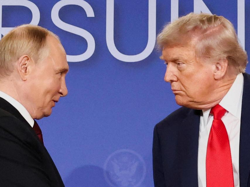 Putin junto a Trump tras la reunión que ambos mantuvieron el viernes en Alaska.