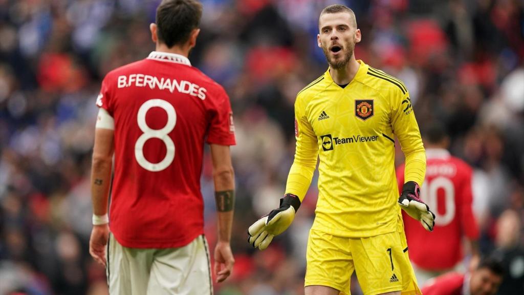 David de Gea y Bruno Fernandes, en un partido del Manchester United en 2023.