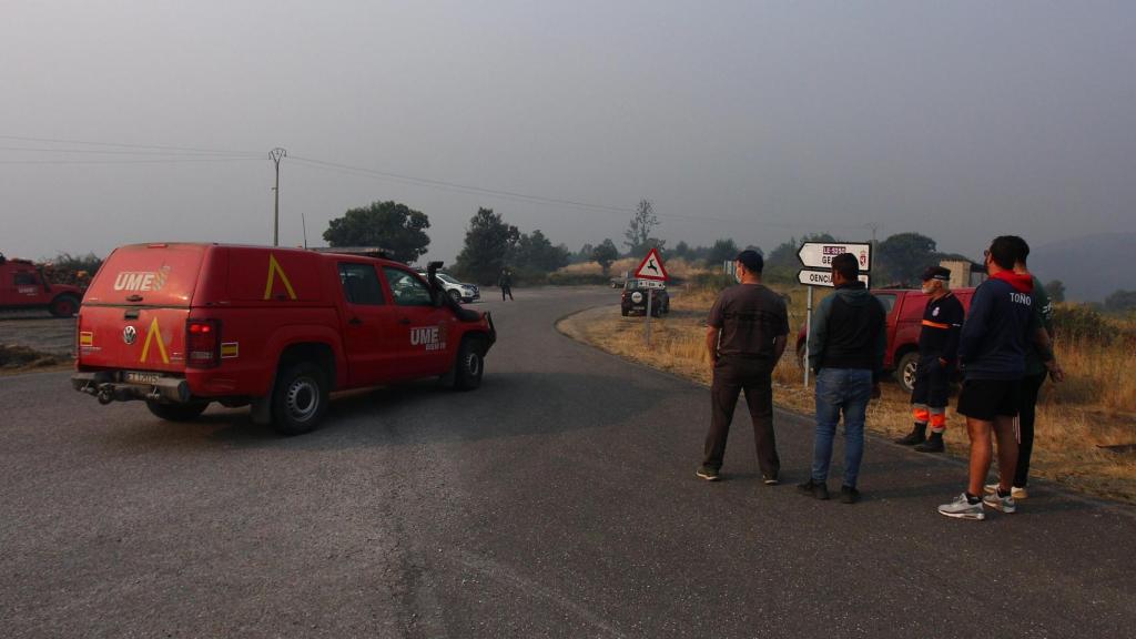 El incendio de Barniedo de la Reina (León) “mejora ostensiblemente” y solo mantiene el desalojo de Casasuertes