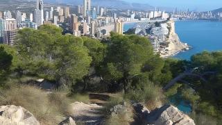 Vista este lunes de la zona de búsqueda con los rascacielos de Benidorm al fondo.