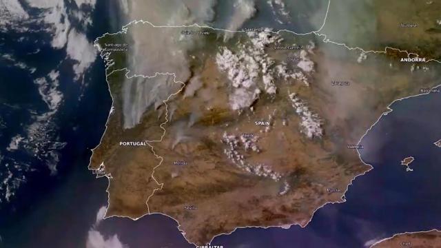 La calidad del aire ha empeorado notablemente a causa de las llamas que asolan media España.