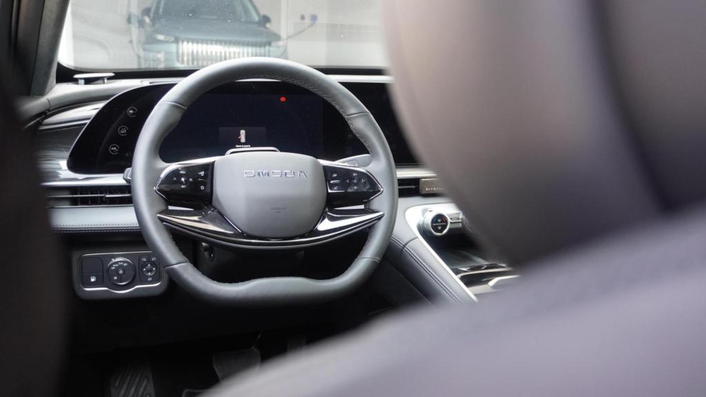 Volante del Omoda 9.