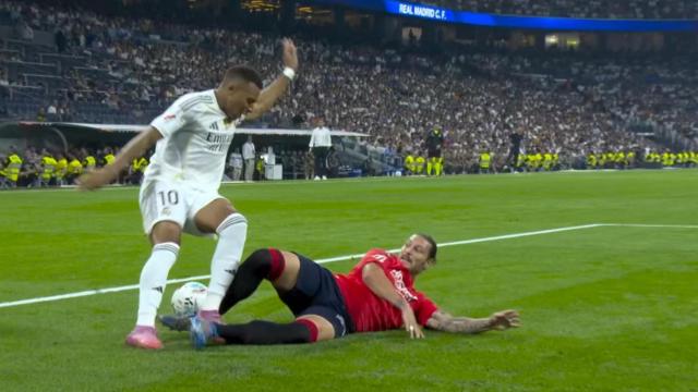 El penalti de Juan Cruz sobre Mbappé.
