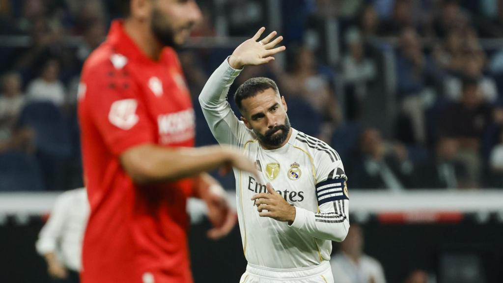Carvajal agradece a los aficionados del Bernabéu la ovación recibida en su regreso tras lesión.