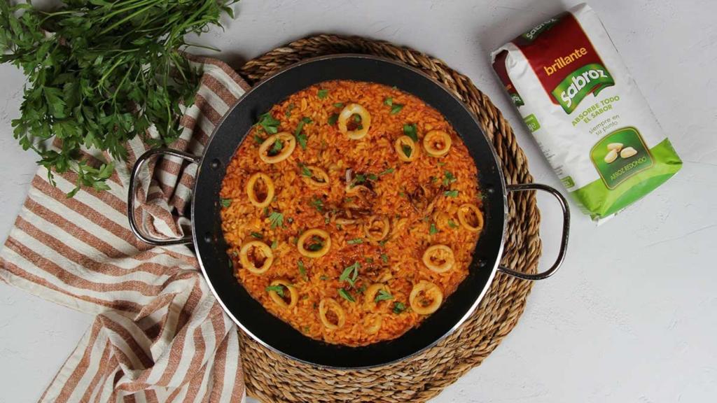 Un delicioso arroz de calamares que se prepara en poco más de media hora