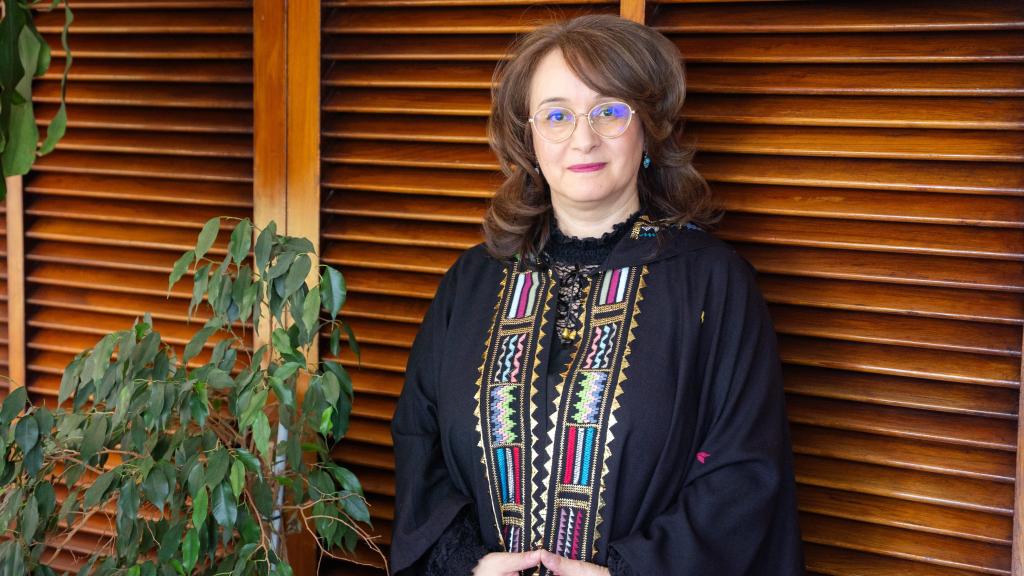 Fatma Omrani en su residencia.